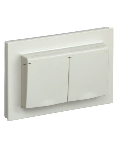 Розетка 2-местная с з/к РСбш12-3-44-БрКр бежевый BRITE (BR-R26-16-44-K10-F). Розетка с заземлением с защитными шторками и крышкой в сборе. IEK в Норильске